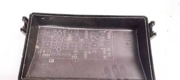 Opel Insignia A Fuse box cover 13222784