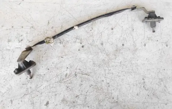 KIA Carens I Front wiper linkage and motor
