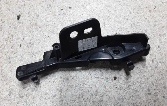 BMW X7 G07 Headlight/headlamp mounting bracket 7458365 51117458365