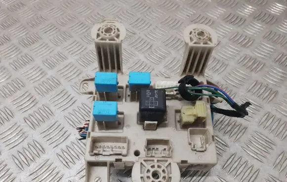 Toyota Previa (XR30, XR40) II Fuse module PPT25P5 0320435D14