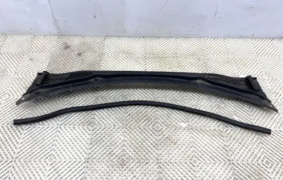 Renault Clio IV Wiper trim 668117610R