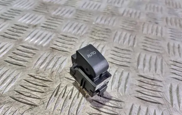 Toyota Avensis T250 Electric window control switch 8481005050