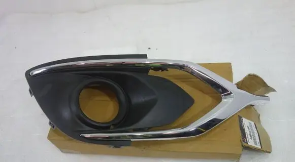Mitsubishi Space Star Front fog light trim/grill 6402A392