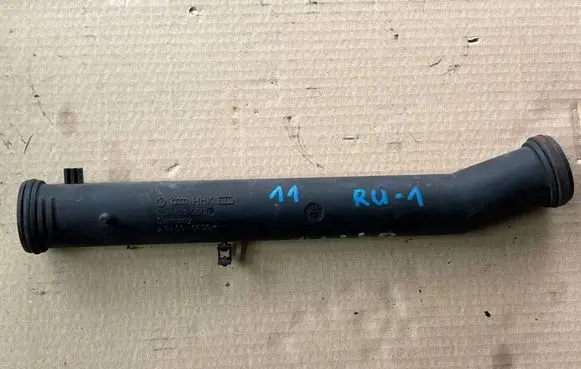 Engine coolant pipe/hose