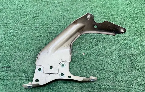 Skoda Karoq Fender mounting bracket 50A821231 57A821167