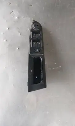 Hyundai Getz Electric window control switch 935701C110