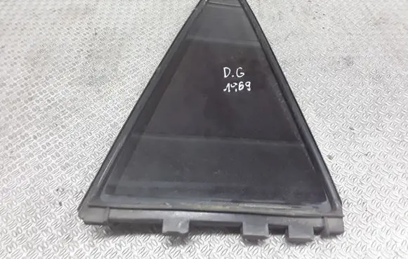 Toyota Corolla Verso E121 Rear vent window glass 