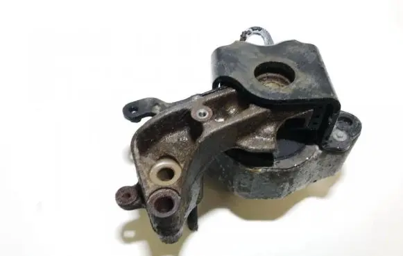 Toyota Prius (XW20) Engine mount bracket