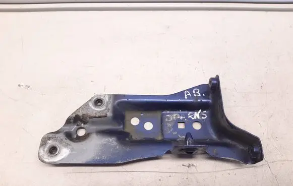 Audi A3 S3 8P Fender mounting bracket 8P0821131