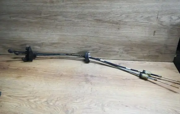 Gear shift cable linkage