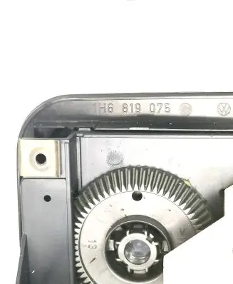 Volkswagen Golf III Climate control unit 1H0819045A 1H0820045 1h0819045