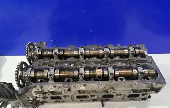 Mercedes-Benz E W212 Engine head A6510500200 A6510105611