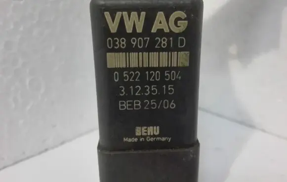 Volkswagen Jetta V Glow plug pre-heat relay 038907281D 0522120504