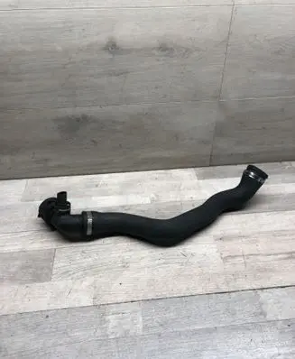Volkswagen Touareg I Engine coolant pipe/hose 7L6122291M