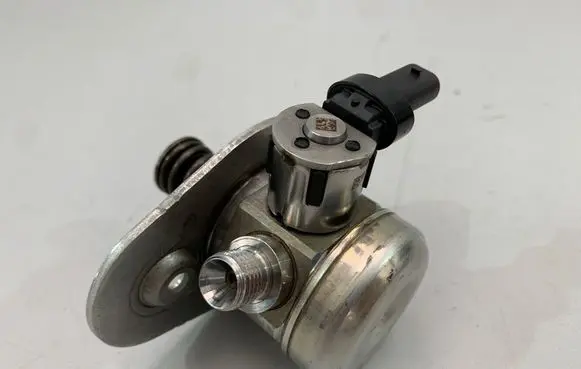BMW 3 F30 F35 F31 Fuel injection high pressure pump 7642466
