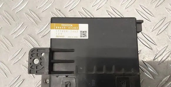 Toyota Prius+ (ZVW40) Climate control unit 8865047283