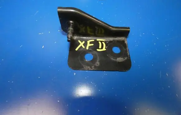 Jaguar XF Radiator mount bracket GX73-8C142-AA 190315