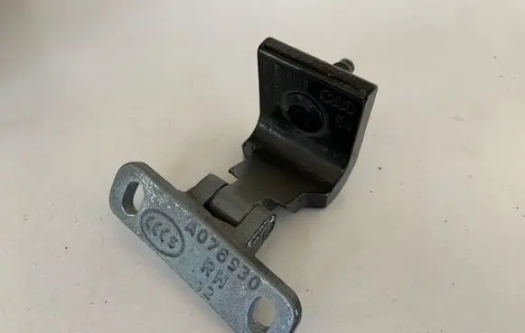 Audi Q5 SQ5 Tailgate/trunk/boot hinge 8U0827300E