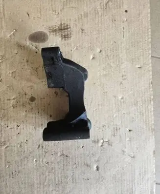Engine mounting bracket