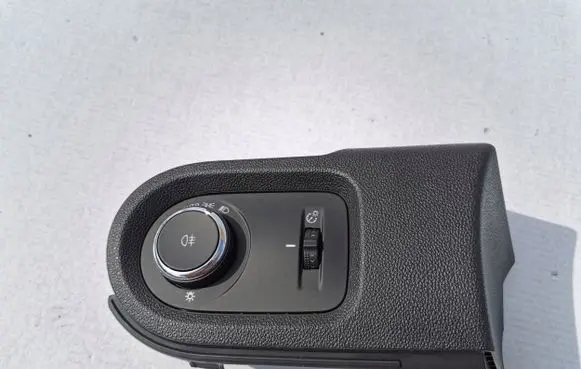 Opel Grandland X Tailgate/trunk/boot open switch 