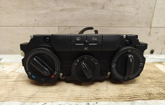 Skoda Octavia Mk2 (1Z) Climate control unit