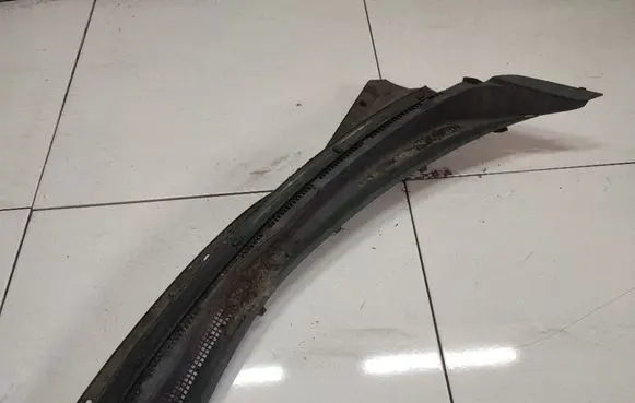 Peugeot 4007 Wiper trim