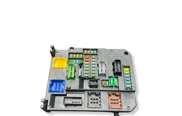 Citroen C4 II Picasso Fuse module 9806687980