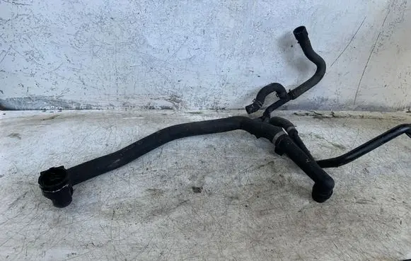 Volkswagen Golf VII Engine coolant pipe/hose