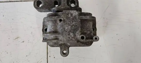 Volkswagen Golf Plus Engine mount bracket 1K0199262