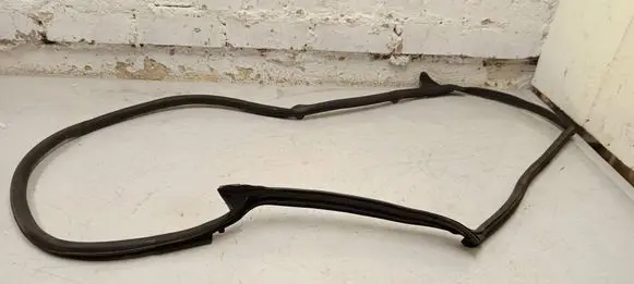 Audi Q8 Rubber seal front door (on door) 4M8831708