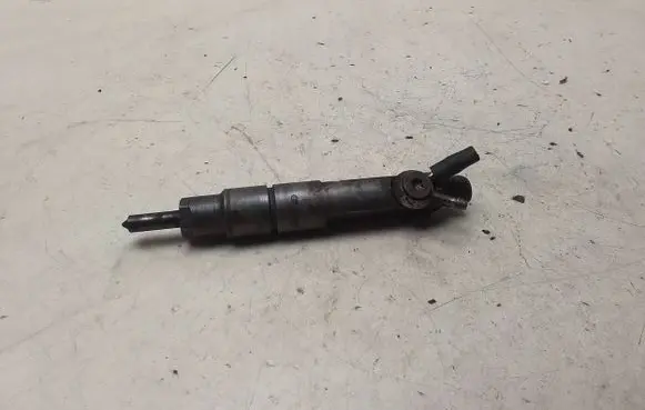 Audi A6 S6 C4 4A Fuel injector 046130201e