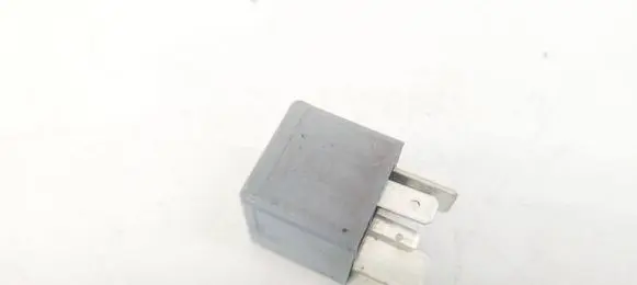 Audi A6 S6 C5 4B Other relay 8D0951253