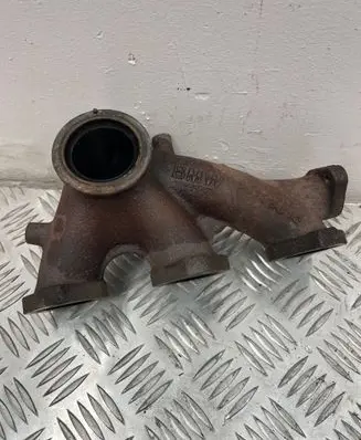 BMW 2 F46 Exhaust manifold 68738810