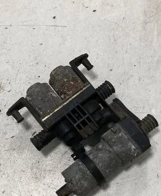 BMW 5 E39 Coolant heater control valve 8372004