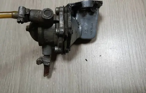 Fiat 126 Mechanical fuel pump 