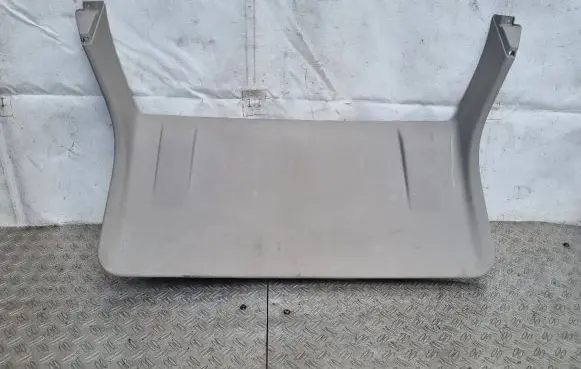 Tailgate trim