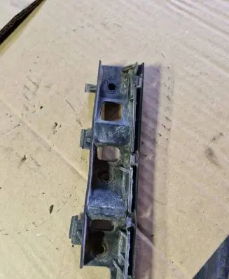 Volkswagen PASSAT B6 Front bumper mounting bracket