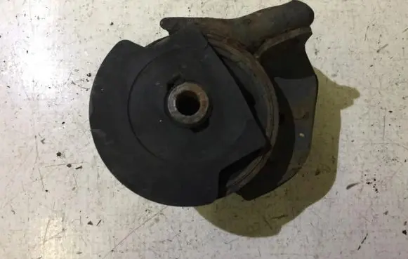 Honda Civic Engine mount bracket 921275