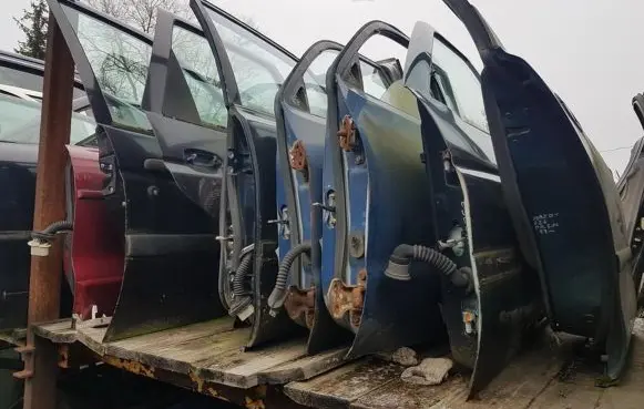 Ford Escort Rear door pilkos