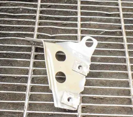 Chevrolet Volt I Fender mounting bracket