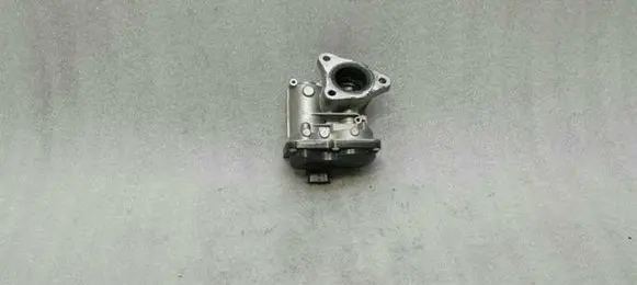 Mercedes-Benz A W176 EGR valve 147102557R