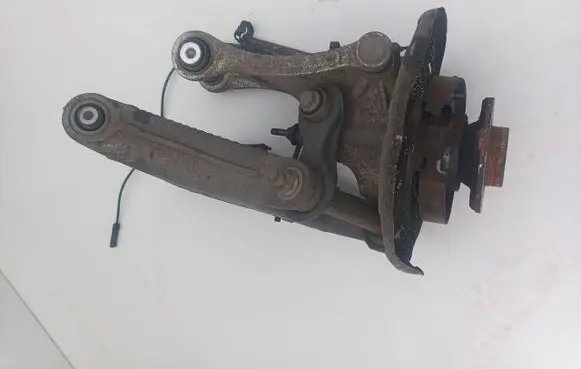 Rear wheel hub spindle/knuckle