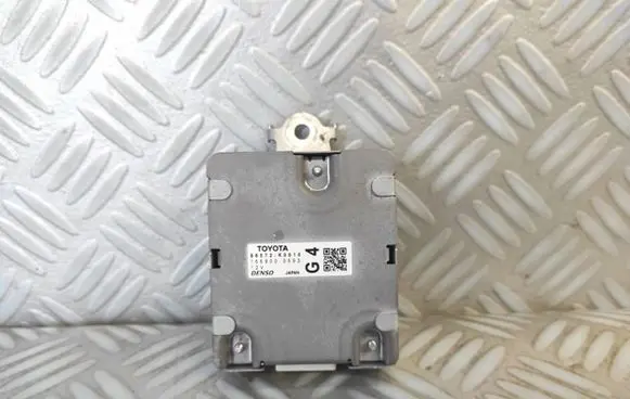 Toyota Yaris XP210 Other control units/modules 86572K0010