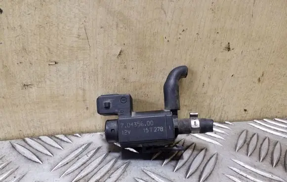 Jaguar XF X260 Vacuum valve 70435600