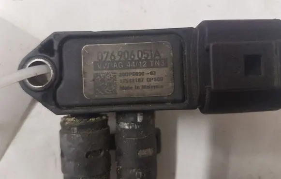 Volkswagen PASSAT B6 Exhaust gas pressure sensor 076906051A