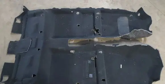 Toyota Avensis T250 Interior carpet 5851005280