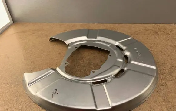 BMW 5 GT F07 Rear brake disc plate dust cover 6778252 34216778252