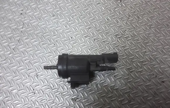 Mercedes-Benz E W210 Vacuum valve 0025401497