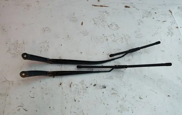 Hyundai ix35 Front wiper blade arm 