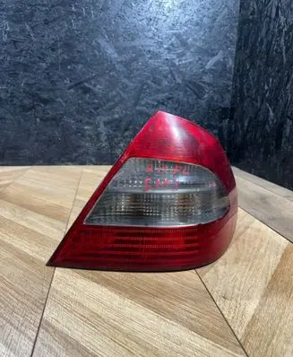 Mercedes-Benz E W211 Rear/tail lights a2118202464